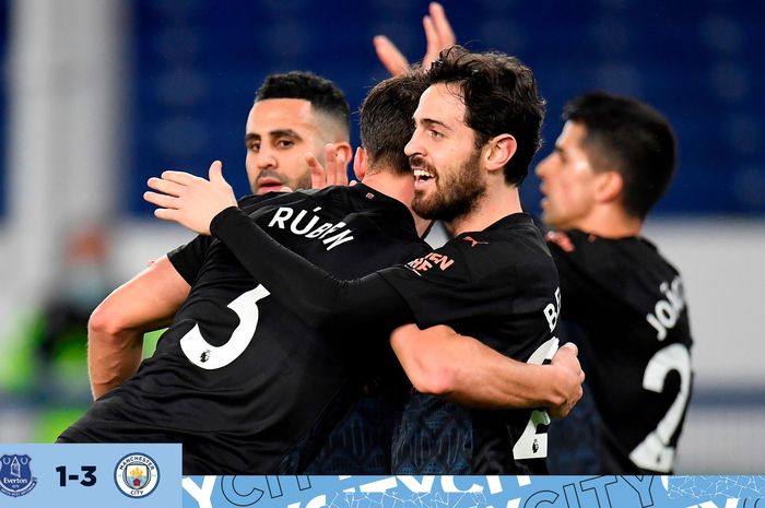 Bernardo Silva merayakan golnya ke gawang Everton saat Manchester City menang di Goodison Park, Rabu (17/2/2021).