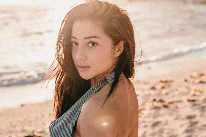 Tetap Modis Saat Pose di Tengah Sawah, Gaya Nikita Willy Bikin Netizen Salut: Seleb Turun ke Sawah!
