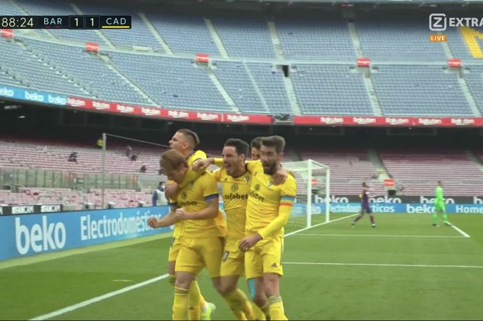 Selebrasi Alex Fernandez saat Barcelona hanya bermain imbang 1-1 versus Cadiz pada laga lanjutan Liga Spanyol di Stadion Camp Nou, Minggu (21/2/2021).