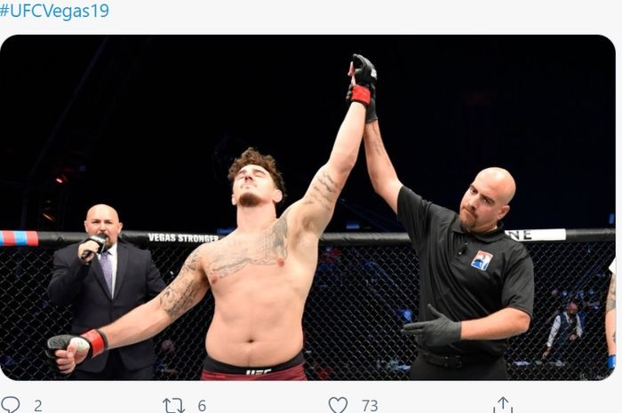 CEO UFC, Dana White, telah menyiapkan pertarungan terbaru untuk Tom Aspinall sebagai pemegang sabuk kelas berat usai Jon Jones putuskan pensiun. 