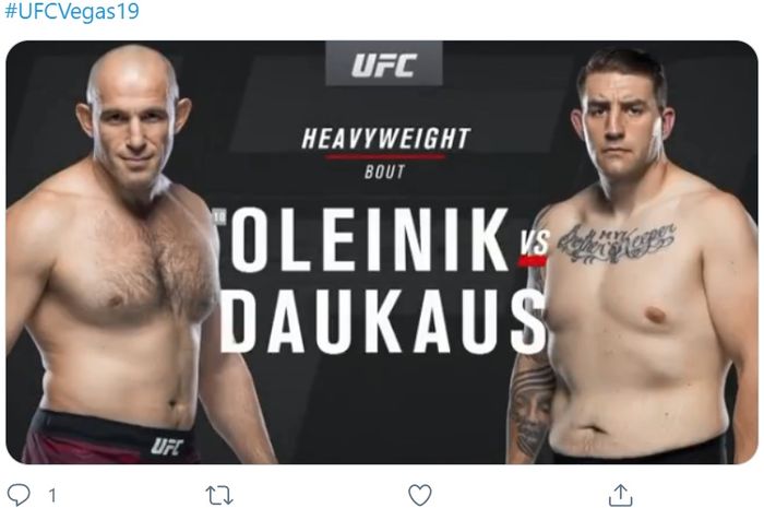 Aleksei Oleinik melawan Chris Daukaus di UFC Vegas 19, Minggu (21/2/2021) di Las Vegas.