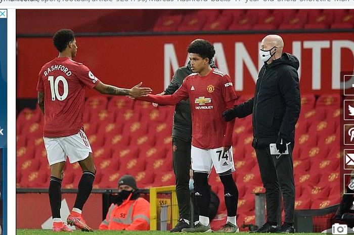 Marcus Rashford (kiri) memuji debut Shola Shoretire (tengah) dalam laga Manchester United vs Newcastle United, Senin (22/2/2021) dini hari WIB.