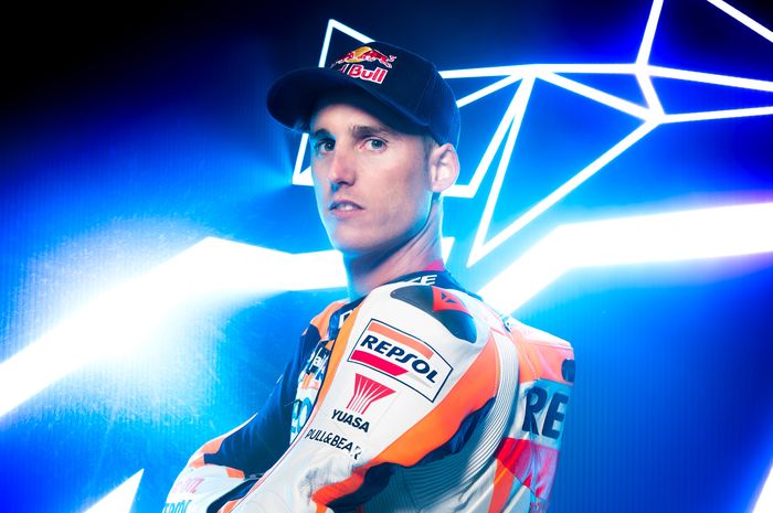 Pembalap Repsol Honda, Pol Espargaro, pada peluncuran tim untuk MotoGP 2021.