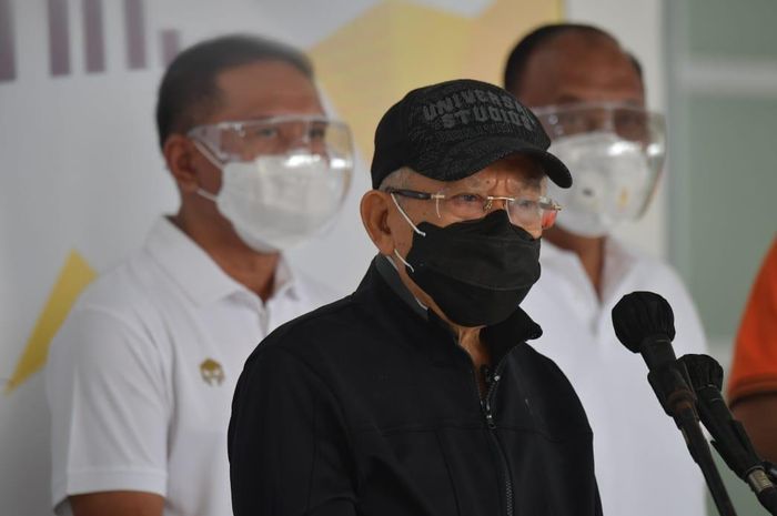 Wakil Presiden Indonesia, Ma'ruf Amin turut memantau kegiatan vaksinasi atlet di Istora Gelora Bung Karno, Senayan, Jakarta Pusat, Jumat (26/2/2021).