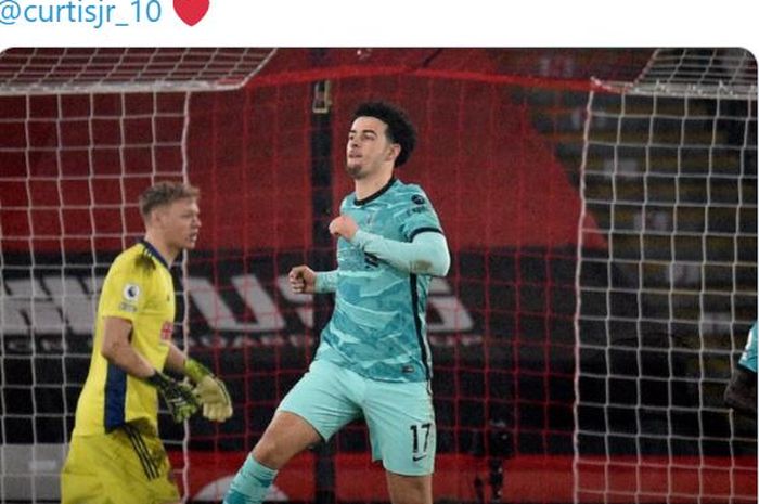 Gelandang Liverpool, Curtis Jones, merayakan gol yang dicetak ke gawang Sheffield United dalam laga Liga Inggris di Stadion Bramall Lane, Minggu (28/2/2021).