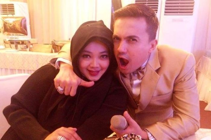 Sahrul Gunawan memberikan kesaksian untuk almarhumah Rina Gunawan semasa hidupnya.