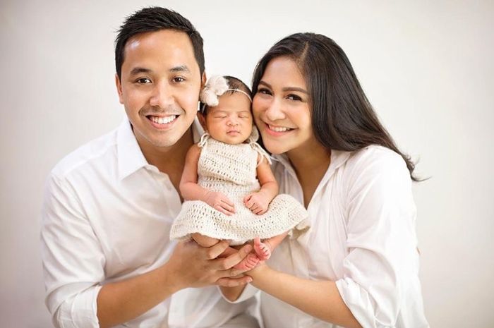 Caca Tengker dan keluarganya