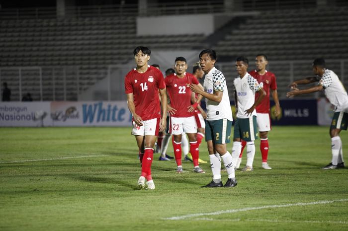 Timnas U-22 Indonesia melawan Tira Persikabo