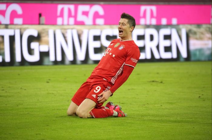 Penyerang Bayern Muenchen, Robert Lewandowski, mencetak hat-trick dalam laga kontra Borussia Dortmund, Minggu (7/3/2021) dini hari WIB.