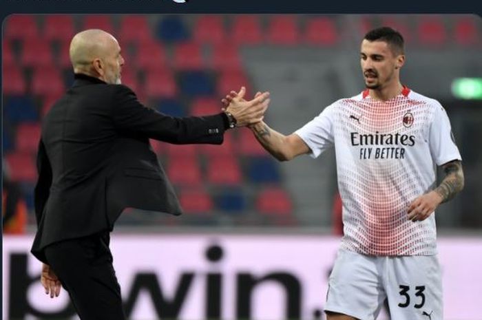 Rade Krunic dan pelatih AC Milan, Stefano Pioli.