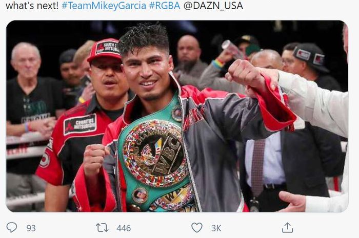 Petinju kelas welter, Mikey Garcia saat selebrasi usai mempertahankan gelar juaranya