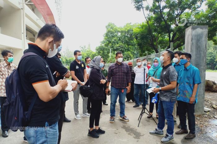 Panitia Penyelenggara Lokal  Solo Gelar Simulasi Protokol Kesehatan, di Stadion Manahan, Solo, Jumat (12/3/2021).