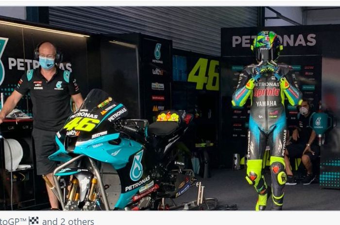 Valentino Rossi merasa senang di paddock Yamaha Petronas  SRT.