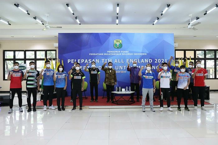 Proses pelepasan skuad Merah Putih sebelum berjuang pada turnamen All England Open 2021 di Pelatnas PBSI Cipayung, Jumat (12/3/2021). Proses pelepasan dipimpin oleh Ketua Umum PP PBSI, Agung Firman Sampurna.