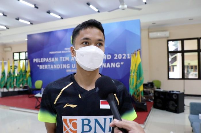 Pebulu tangkis tunggal putra Indonesia, Anthony Sinisuka Ginting, pada pelepasan tim menjelang All England 2021 di pelatnas Cipayung, Jakarta, Jumat (12/3/2021).