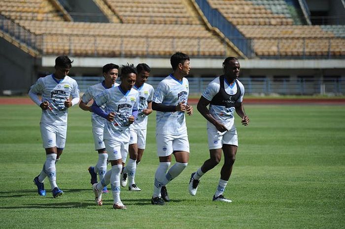 Skuad Persib Bandung saat menjalani latihan bersama.