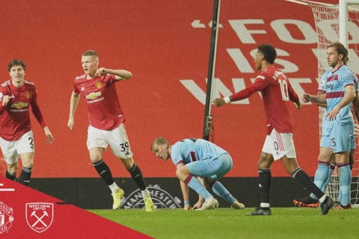 Para pemain Manchester United merayakan gol yang dicetak ke gawang West Ham United dalam laga Liga Inggris di Stadion Old Trafford, Minggu (14/3/2021).