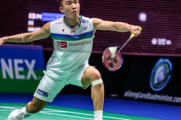 Pebulu tangkis tunggal putra Jepang, Kento Momota, saat bertanding pada babak kedua All England Open 2021 di Arena Birmingham, Inggris, Kamis (18/3/2021).