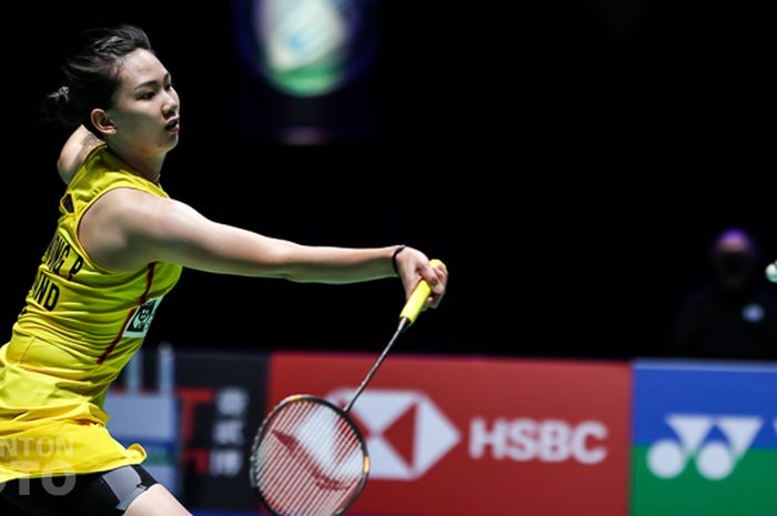 Pebulu tangkis tunggal putri Thailand, Pornpawee Chochuwong, saat menjalani pertandingan melawan Beiwen Zhang (Amerika Serikat/AS) pada babak perempat final All England Open 2021 di Arena Birmingham, Birmingham, Inggris, Jumat (19/3/2021).