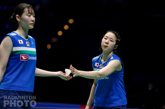 Pasangan ganda putri Jepang, Mayu Matsumoto/Wakana Nagahara, pada pertandingan perempat final All England Open 2021 di Arena Birmingham, Inggris, 19 Maret 2021.