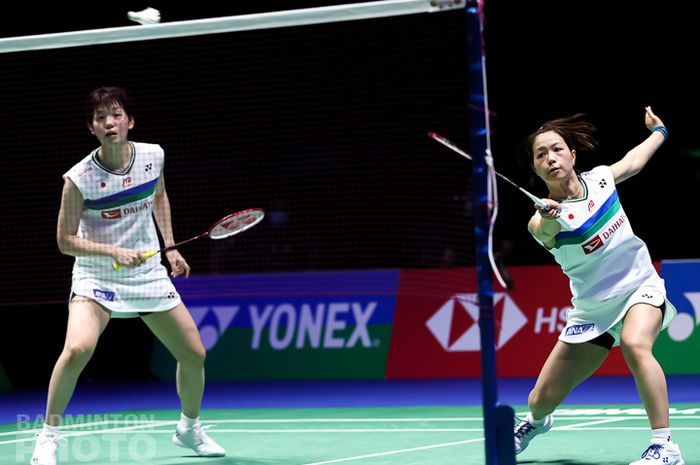 Pasangan ganda putri Jepang, Yuki Fukushima/Sayaka Hirota, pada babak semifinal All England Open 2021 di Utilita Arena Birmingham, Inggris, Sabtu (20/3/2021).