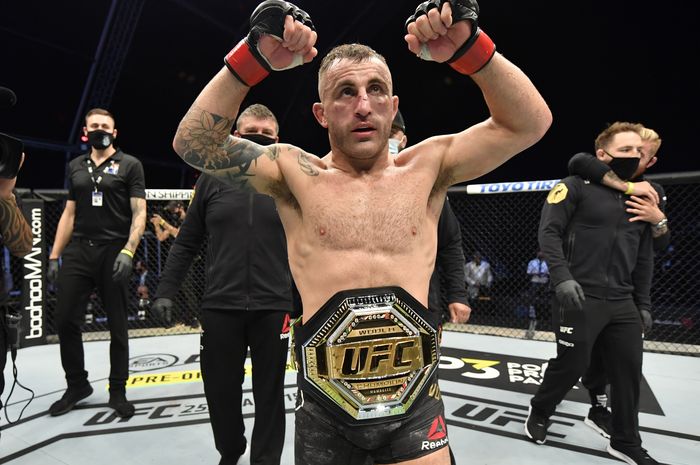 Juara kelas bulu UFC, Alexander Volkanovski.