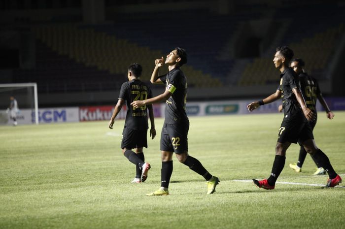 Penyerang PSIS Semarang, Hari Nur Yulianto, usai mencetak gol ke gawang Tira Persikabo