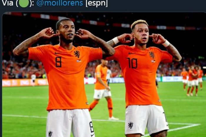 Georginio Wijnaldum (kiri) dan Memphis Depay memperkuat timnas Belanda.