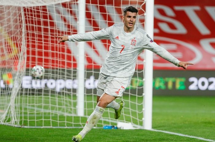 Striker timnas Spanyol, Alvaro Morata, berselebrasi usai menjebol gawang Yunani dalam laga pada Kamis (25/3/2021).