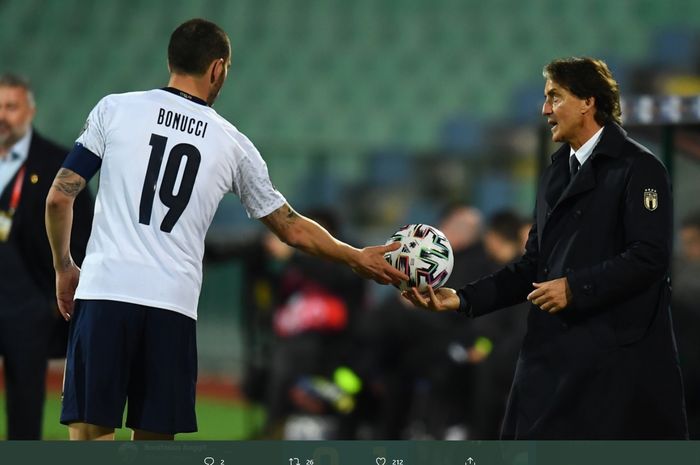 Pelatih timnas Italia, Roberto Mancini, masuk dalam tinta emas sejarah sepak bola Gli Azzurri usai membawa kemenangan atas Bulgaria.