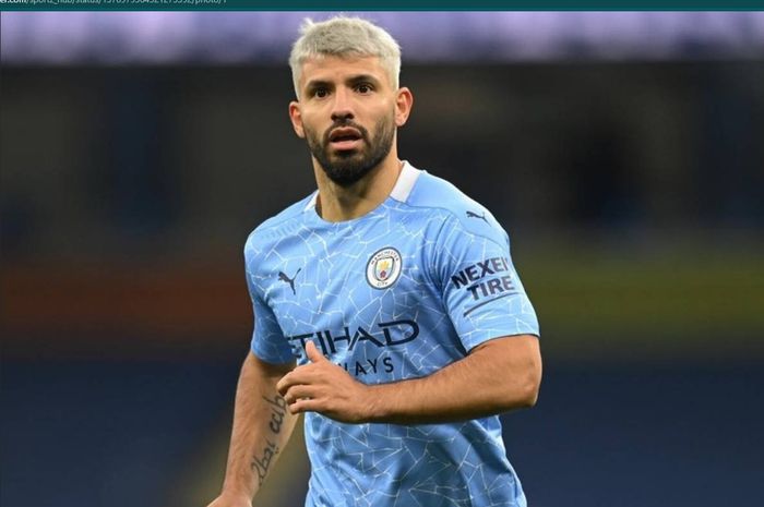 Sergio Aguero belum tentu bisa bermain dengan Lionel Messi pada musim depan, meskipun agennya sudah berbicara dengan Barcelona.