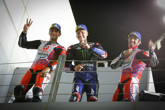 Dari kiri ke kanan, Jorge Martin (Pramac Ducati), Fabio Quartararo (Monster Energy Yamaha), Johann Zarco (Pramac Ducati) di podium MotoGP Doha 2021 di Sirkuit Losail, Minggu (4/4/2021).