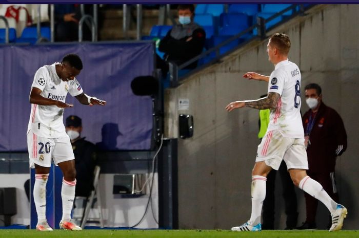 Selebrasi pemain Real Madrid, Vinicius dan Toni Kroos, usai menjebol gawang Liverpool dalam babak perempat final Liga Champions 2020-2021 pada Selasa (6/4/2021) waktu setempat atau Rabu pukul 02.00 WIB.