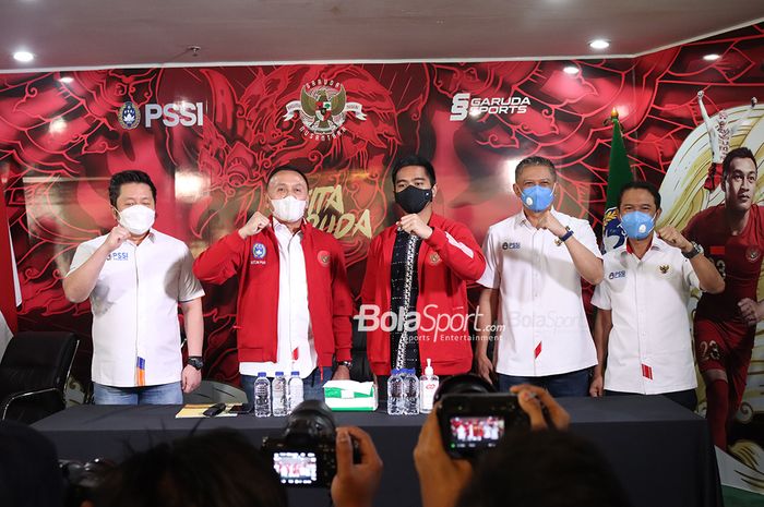 Pertemuan antara Direktur Utama Persis Solo, Kaesang Pangarep, dengan jajaran PSSI termasuk Ketua Umum PSSI, Mochamad Iriawan, di Kantor PSSI, Senayan, Jakarta Selatan, 7 April 2021.