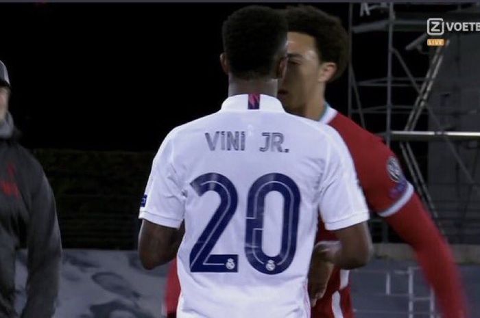  Sebuah momen perseteruan antara Vinicius Jr dan Trent Alexander-Arnold terekam kamera saat laga Real Madrid Vs Liverpool di Stadion Alfredo di Stefano, Selasa (6/4/2021) atau Rabu dini hari WIB.