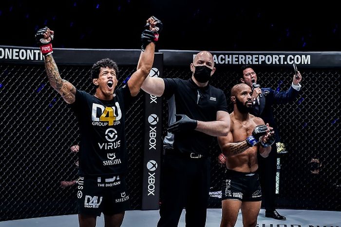 Adriano Moraes mengalahkan Demetrious Johnson di ONE on TNT 1, Kamis (8/4/2021) di Singapura.