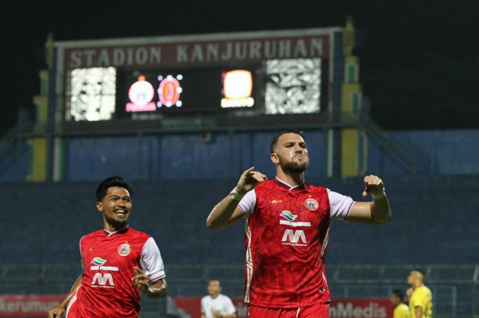 Selebrasi Marko Simic usai mencetak gol di laga perempatfinal Piala Menpora 2021 kontra Barito Putera di Stadion Kanjuruhan, Malang, Sabtu (10/4/2021).