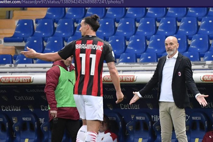 Bomber AC Milan, Zlatan Ibrahimovic, diusir wasit dalam laga melawan Parma di Stadion Ennio Tardini pada pekan ke-30 Liga Italia, Sabtu (10/4/2021). 