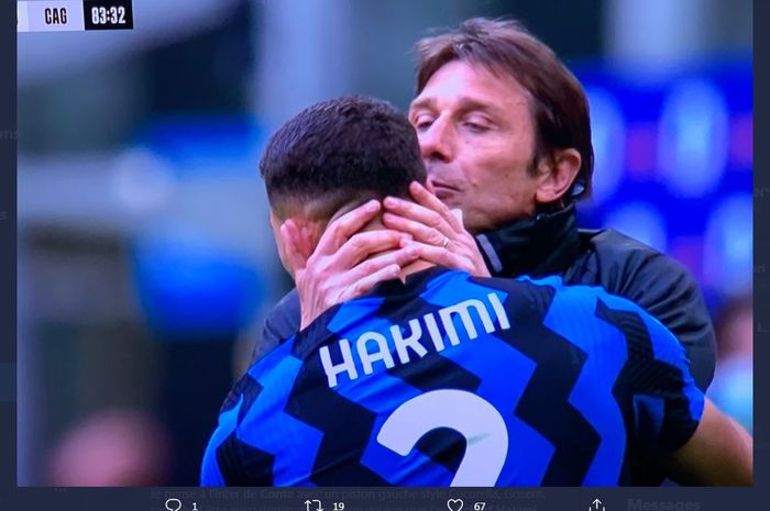 Antonio Conte mencium Achraf Hakimi selepas memberi assist untuk gol kemenangan Inter Milan atas Cagliari di Liga Italia, 11 April 2021.