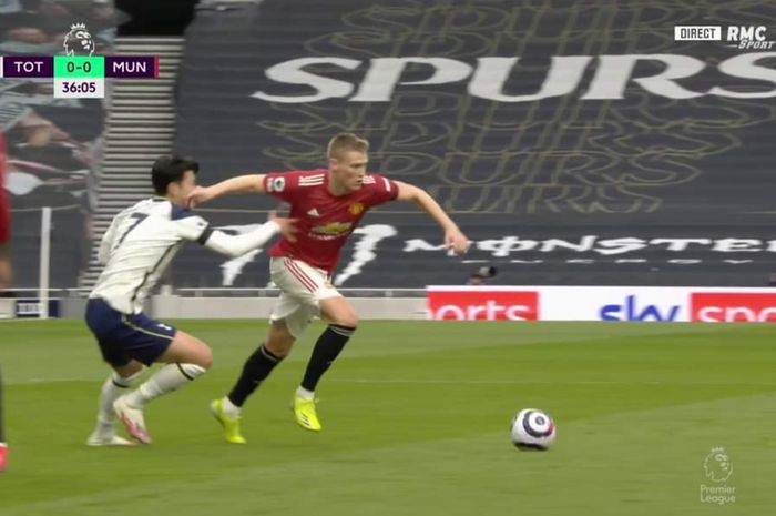 Insiden Son Heung-min dan Scott McTominay pada laga Manchester United kontra Tottenham Hotspur.