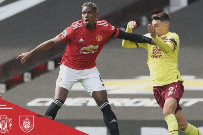 Gelandang Manchester United, Paul Pogba, beraksi dalam laga Liga Inggris kontra Burnley di Stadion Old Trafford, Minggu (18/4/2021).