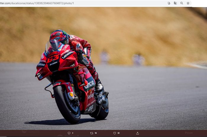 Pembalap Ducati Lenovo, Francesco Bagnaia, saat tampil pada MotoGP Portugal 2021 di Sirkuit Algarve, Portimao, Minggu (18/4/2021).