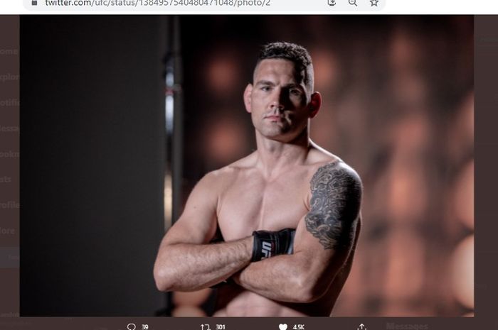 Petarung kelas menengah UFC, Chris Weidman, saat sesi foto jelang ajang UFC 261, Minggu (25/4/2021).