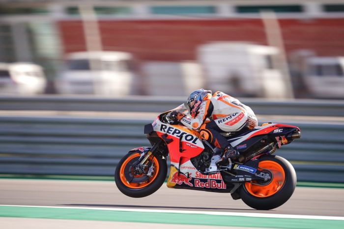 Pembalap Repsol Honda, Pol Espargaro, saat tampil pada balapan MotoGP Portugal di Sirkuit Algarve, Portimao, Portugal, 18 April 2021.