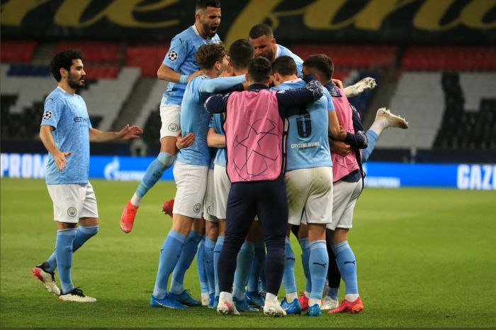 Pemain Manchester City merayakan kemenangan 2-1 atas PSG di leg pertama semifinal Liga Champions, Rabu (28/4/2021) di Parc des Princes.