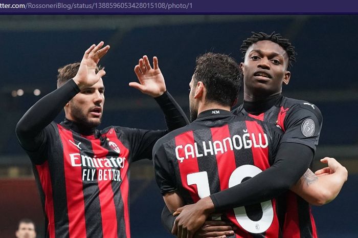 Para pemain AC Milan merayakan gol ke gawang Benevento dalam laga pekan ke-34 Liga Italia 2020-2021, Sabtu (1/5/2021) waktu setempat atau Minggu pukul 01.45 WIB. 