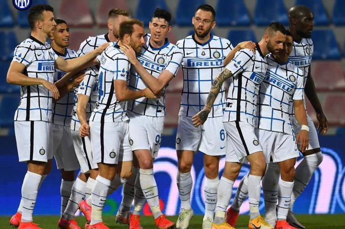 Inter Milan berhasil meraih kemenangan 2-0 atas Crotone dalam lanjutan laga Liga Italia 2020-2021.