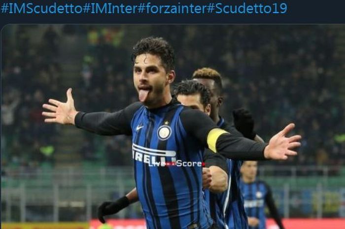 Andrea Ranocchia saat mengenakan ban kapten Inter Milan.