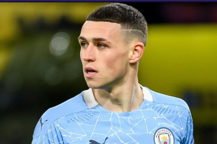 Anak ajaib Manchester City, Phil Foden, dipuji sebagai pemain muda terbaik di dunia dengan level di atas bomber andalan Borussia Dortmund, Erling Haaland.