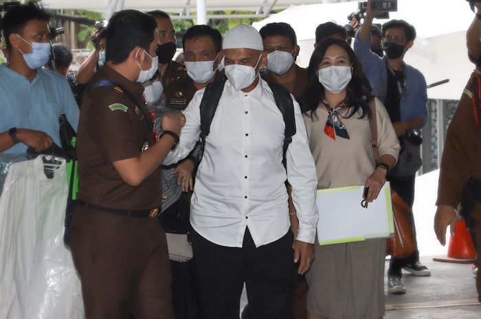 Mark Sungkar kini bisa kembali ke keluarga, setelah tersandung kasus  laporan fiktif terkait belanja kegiatan dana platnas Asian Games 2018.